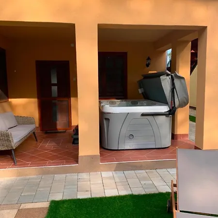 Garden Zsory فيلة