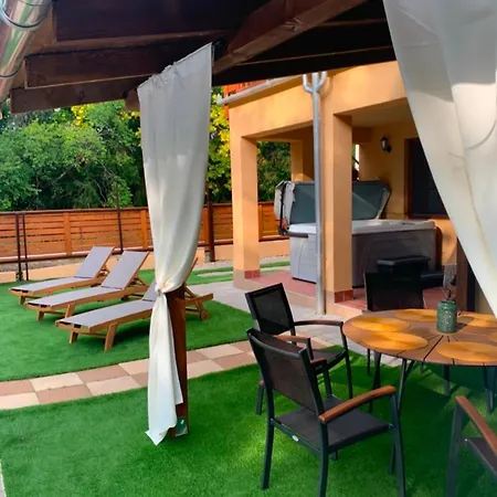 Garden Zsory فيلة