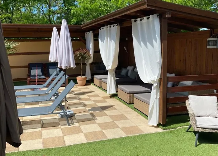 Garden Zsory Villa *